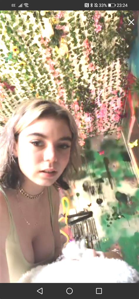 Not Sure But Brightened Up The Screen She S Hot Though Scrolller