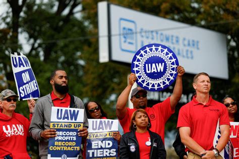 United Autoworkers Strikes Spread To Chicago And Lansing As More