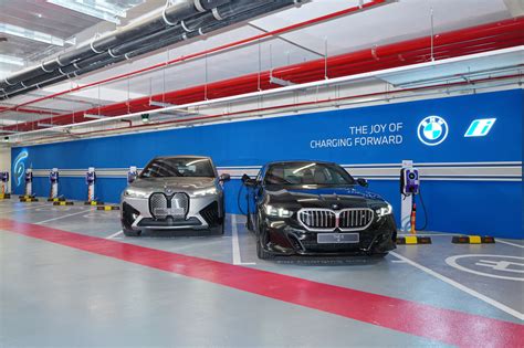 Bmw Ev Charging Hub At The Exchange Trx Now Open Chargers Up To