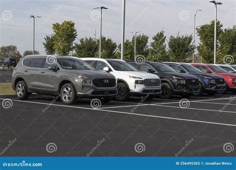 Hyundai Santa Fe Display En Un Concesionario Hyundai Ofrece Los