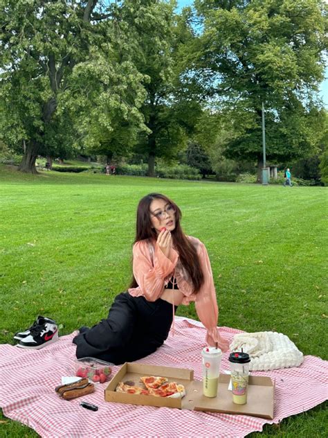 Picnic Ideas Pose Picnic Aesthetic