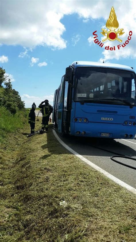 Principio Di Incendio Sul Bus Della Linea Cagliari Burcei Panico Fra I