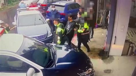 【影】我的家人被綁架勒贖300萬！警一查發現竟是詐團黑吃黑 攻堅攔車逮6嫌送辦 Yahoo奇摩汽車機車