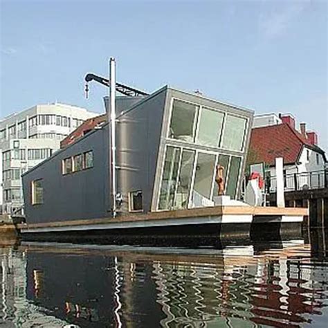 Floating Resort Hotel Live On The Water Floating Housing House Boat