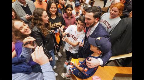 Houston Astros Star Alex Bregman Celebrated Hanukkah At A Local