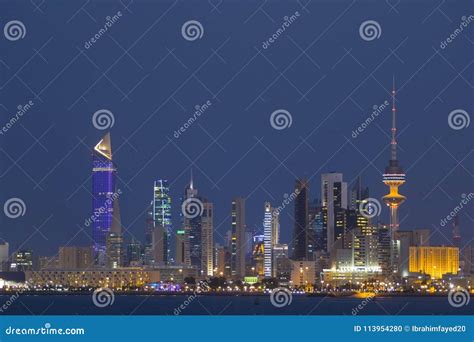 Kuwait city at night editorial image. Image of skyscrapers - 113954280