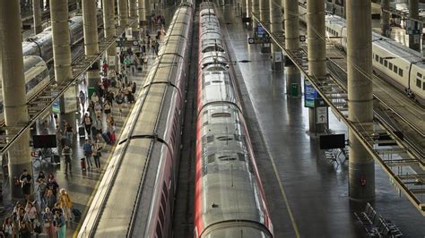 Renfe Expide M S De Millones De Abonos Gratuitos De Cercan As