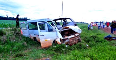 G1 Van Tomba Em Rodovia De MT E Quatro Pessoas Ficam Feridas Em