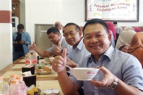 Setelah Pensiun Jenderal Dudung Jualan Bakso Dan Soto Di Cimahi