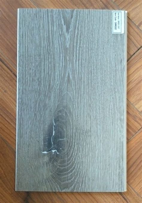 Laminated Swiss Light Wood Laminate Flooring Surface Finish Glossy