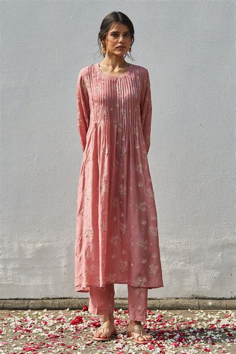 Buy Pink Handwoven Cotton Silk Printed Floral Round Pintuck Kurta And