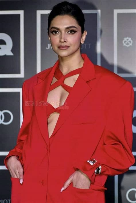 Deepika Padukone Red Hot Cleavage Photo 01 222493 Kollywood Zone