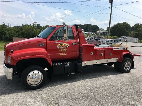 well equipped 2001 Chevrolet C6500 Wrecker tow truck @ Trucks for sale