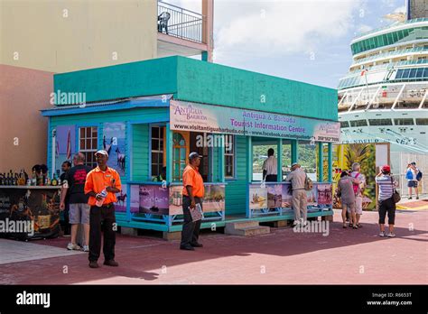 Kiosco de información turistica fotografías e imágenes de alta