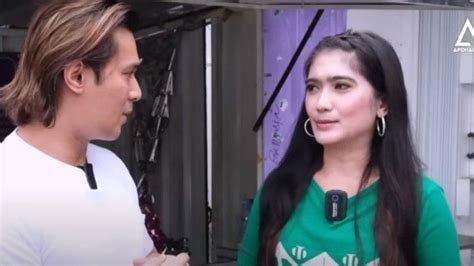 Jualan Es Boba Di Pinggir Jalan Revi Mariska Dipuji Rekan Artis