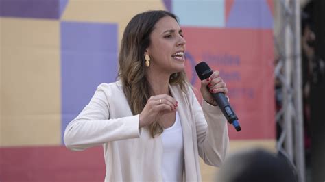 Una Mujer Increpa A Irene Montero Por Comprarse Un Chalet Y La Ministra