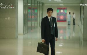 Элегантная семья (2019, сериал, 1 сезон) – трейлеры, даты премьер ...