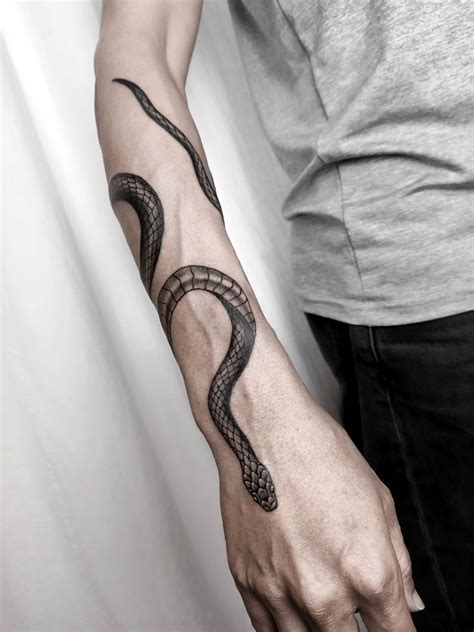 Snake Tattoo On Forearm Tatuaggi Uomo Piccoli Tatuaggi Dell