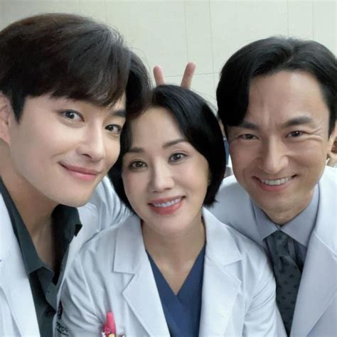 Pesona Uhm Jung Hwa Di Doctor Cha Transformasi Barunya Sebagai