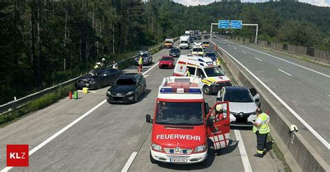 Mehrere Autos Beteiligt Kilometerlanger Stau Nach Unfall Auf Der A