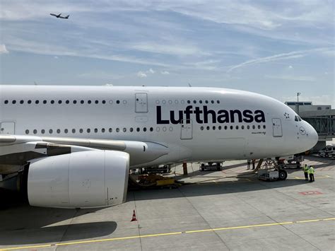 Airbus A380 da Lufthansa entra em operação comercial novamente