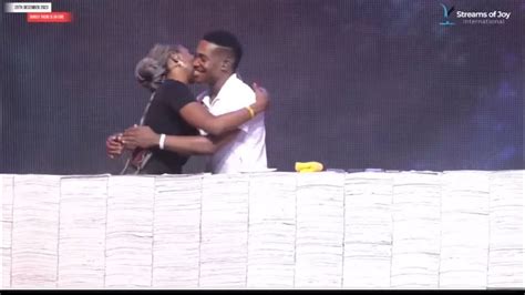 THE MOMENT PASTOR JERRY EZE HUGGED HIS WIFE PASTOR ENO EZE WIFE