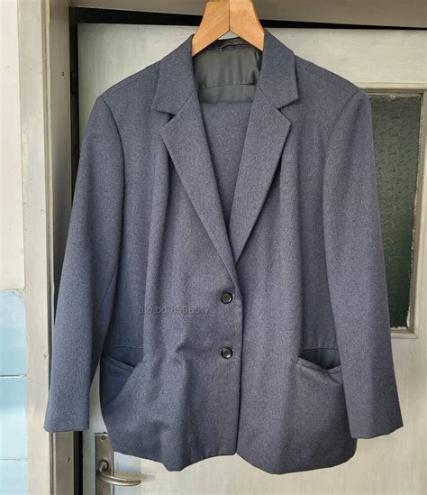 Продавам дамски костюм сив вълнен L XL Костюм Дамско Сив | Облекло ...