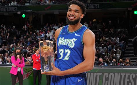 Karl Anthony Towns Gana El Concurso De Triples Mediotiempo