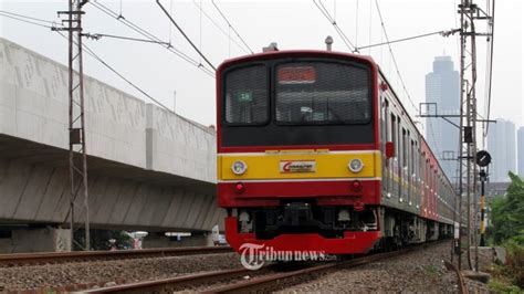 Perjalanan Krl Serpong Tanah Abang Alami Gangguan Akibat Kabel Listrik