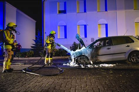 Feuerwehr L Scht Brennendes Auto