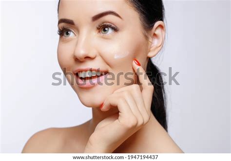 Portrait Model Natural Nude Make Bare Stock Photo 1947194437 Shutterstock