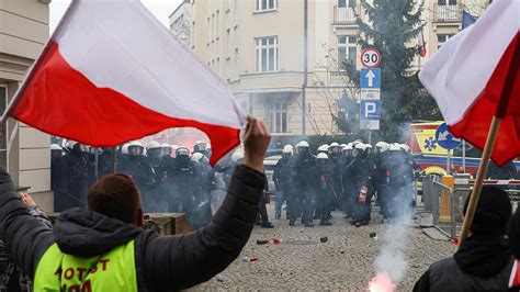 Policjant Rzuci Przedmiotem W Rolnik W Wiemy Jaka Czeka Go Kara