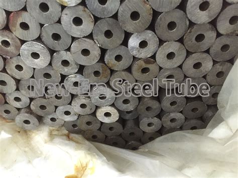 En Cold Deformed Alloy Steel Seamless Pipes Crmo