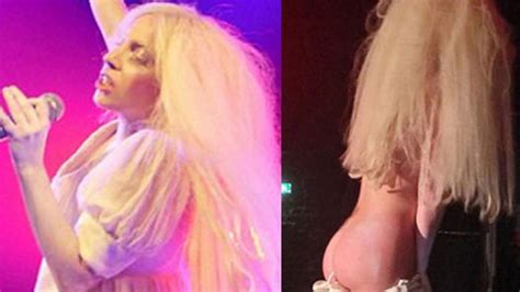 Para Lady Gaga Vale Todo Ahora Se Desnud Durante Un Show