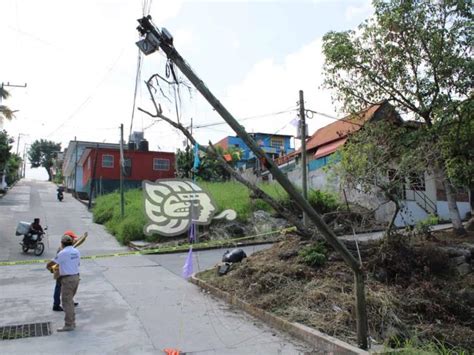 Poste A Punto De Caer Pone En Riesgo A Vecinos De Misantla