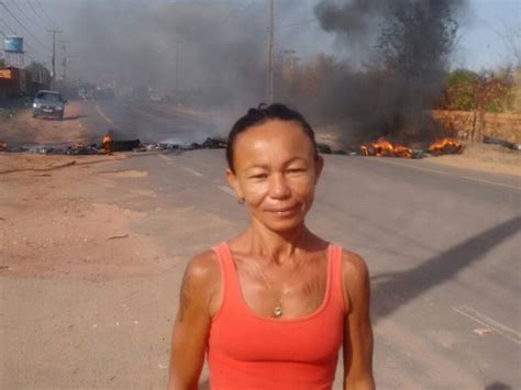 G1 Manifestantes ateiam fogo em pneus e bloqueiam MA 202 em São Luís