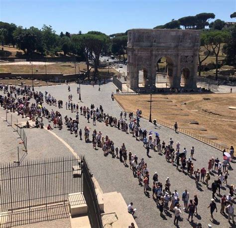 Il Primo Giorno Di Green Pass A Roma Lunghe Code E Disagi Cosa Dicono