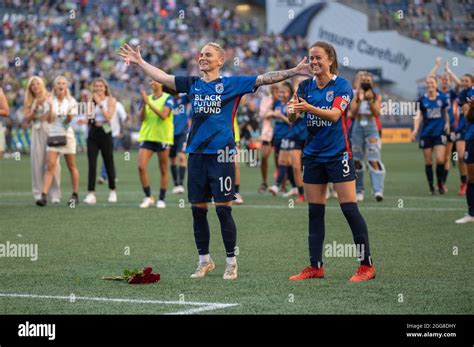 Lauren Barnes 3 Ol Reign And Jessica Fishlock 10 Ol Reign