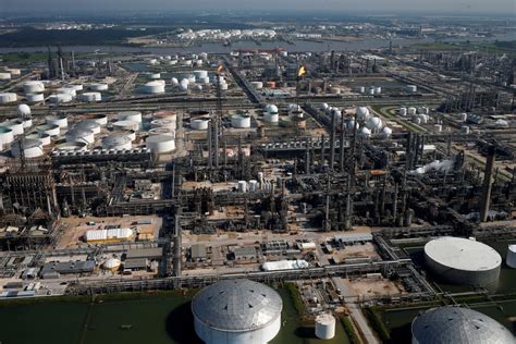 National security review stalls sale of Shell U.S. refinery to Mexican ...