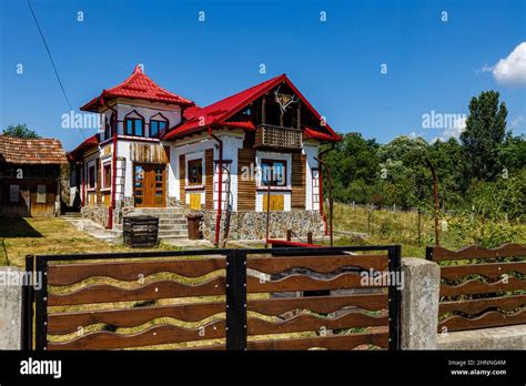 Romania Houses Hi Res Stock Photography And Images Alamy