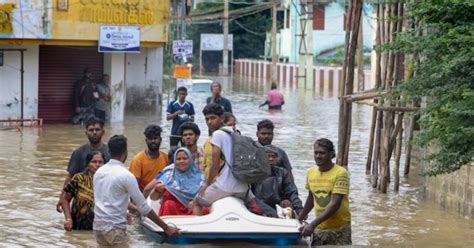 Maut Selamatkan Diri Banjir Besar Landa Selatan India