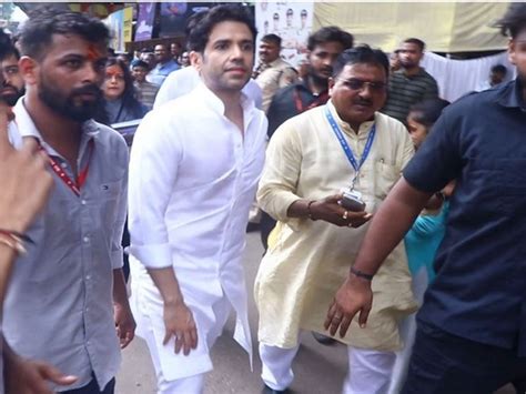 Tusshar Kapoor Visits Lalbaugcha Raja To Seek Blessings Of Lord Ganesha