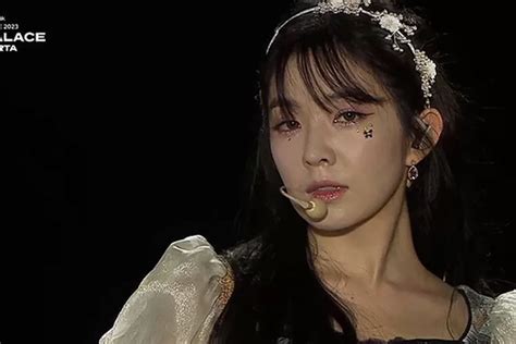 Sempat Dikabarkan Tidak Tampil Irene Red Velvet Kejutkan Penonton