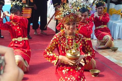 Tari Sekapur Sirih Sejarah Gerakan Pola Lantai Dan Keunikannya