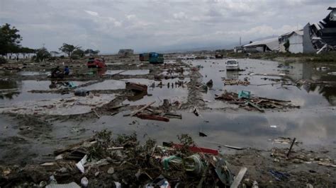 Tsunami En Indonesia Deja Saldo De Más De 200 Muertos Y 800 Heridos