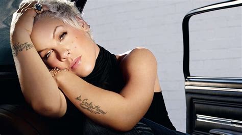 Hd Wallpaper Alecia Beth Moore Pink Pop Punk R B Rock Wallpaper Flare