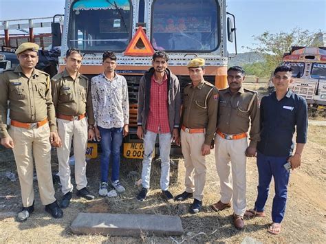 235 Boxes Of Liquor And Containers Worth 20 Lakhs Seized 2 Accused Arrested Action Taken