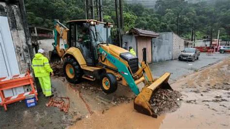 Prefeitura Limpa 532 Toneladas De Materiais Em Praia Grande