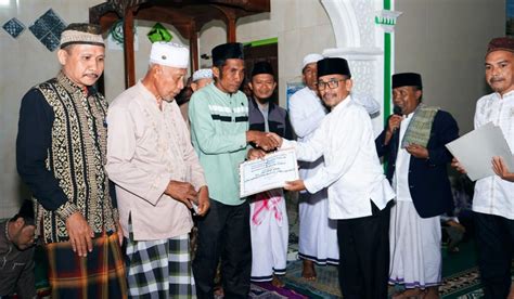 Safari Ramadhan Di Dodu Walikota Serahkan Dana Hibah Untuk Masjid Dan