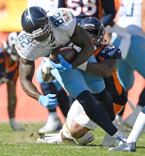 Former Tennessee Titans Te Delanie Walker Announces Retirement